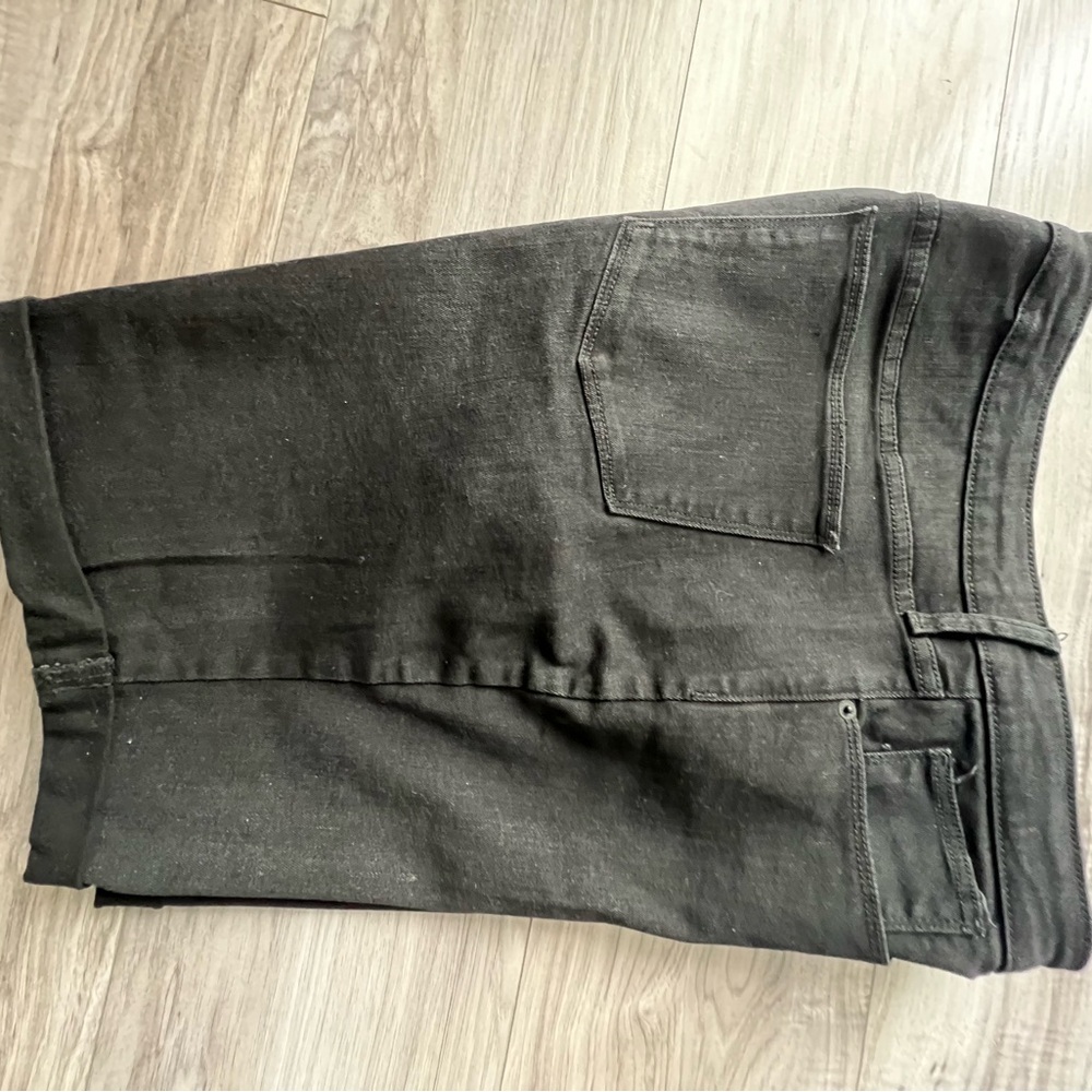 Universal Thread Black Bermuda Jean shorts - NEW